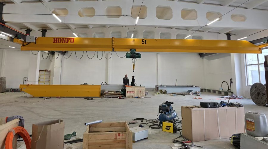 Hongfu Technical Team Completes On-Site Installation of Four 5-Ton LX Suspension Cranes in Vladivostok, Russia（images 2）