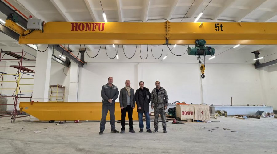 Hongfu Technical Team Completes On-Site Installation of Four 5-Ton LX Suspension Cranes in Vladivostok, Russia（images 3）
